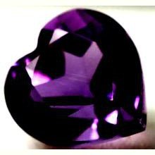 Améthyste d'Afrique taille coeur a facettes 9 mm 2.50 carats