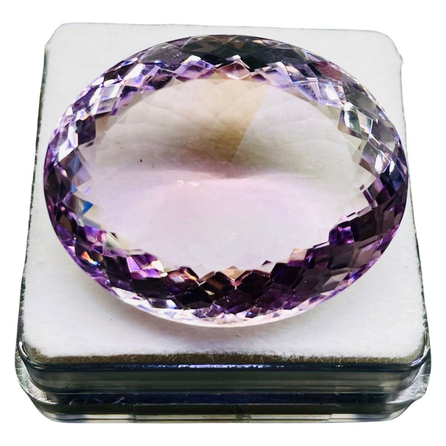 Améthyste du Bresil ovale a facettes 29x23x13 mm 54.35 carats