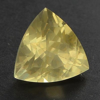 Citrine trilliant a facettes 10x10 mm 3.00 carats