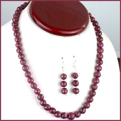 Collier en rubis naturel + boucles d'oreilles offertes 422.00 cts