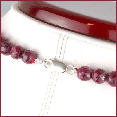 Collier en rubis naturel + boucles d'oreilles offertes 422.00 cts