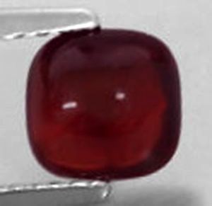 Grenat almandin coussin cabochon 6x6 mm 1.40 carats