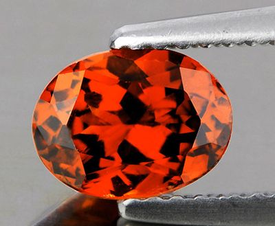 Grenat hessonite ovale a facettes 6x4 mm 0.53 carat