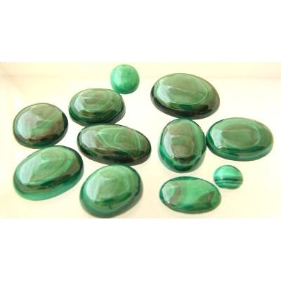 Lot de 100 carats de Malachite naturelle tailles diverses 11 pierres