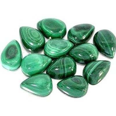 Malachite naturelle taille poire 14x10 mm 8.20 carats