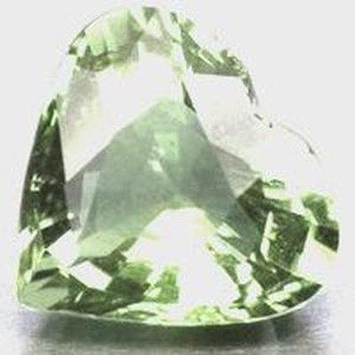 Prasiolite naturelle coeur a facettes 8x8 mm 1.66 carat