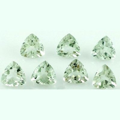 Prasiolite naturelle trilliant a facettes 6x6 mm 0.70 carat