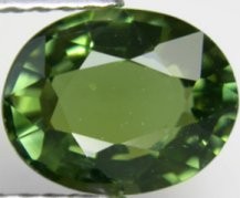 Tourmaline verte foncée ovale a facettes 9x7 mm 1.88 carat