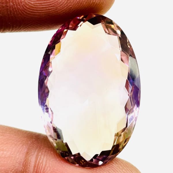 Ametrine ovale a facettes 30x20x9 mm 36.00 carats