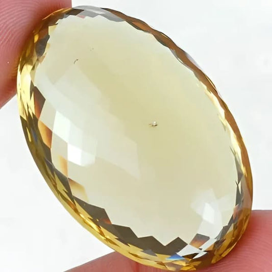 Citrine or naturelle ovale à facettes 42x27x17 mm 120.00 carats