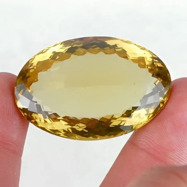 Citrine or naturelle ovale à facettes 42x27x17 mm 120.00 carats