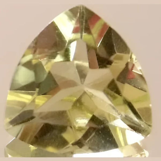 Citrine trilliant a facettes 8x8 mm 1.70 carat