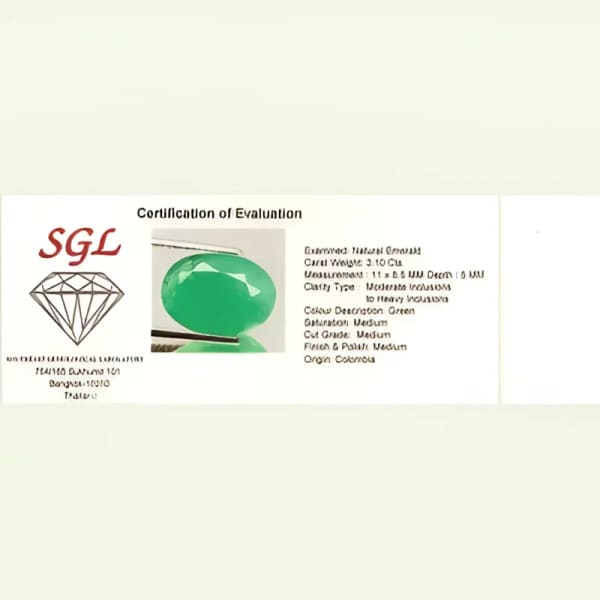 Émeraude naturelle ovale a facettes 11x8.5x5 mm 3.10 carats avec certificat