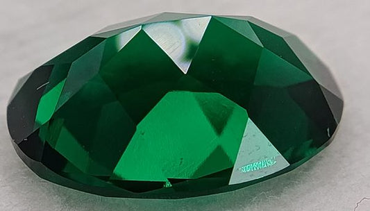 Émeraude Synthétique Ovale 14x10mm | 5.50 Carats | Vert Zambie 1