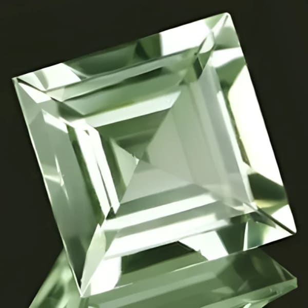 quartz vert naturel carrée 10x10 mm 4.40 carats