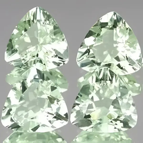 Prasiolite naturelle trilliant a facettes 8x8 mm 1.45 carats