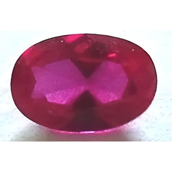 Rubis Birman traité ovale a facettes 6x4 mm 0.79 carat
