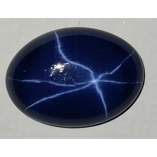 Saphir synthétique étoilé bleu ovale