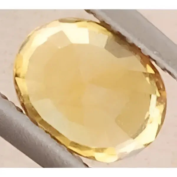 Saphir jaune naturel ovale a facettes 7x5x4 mm 1.68 carat