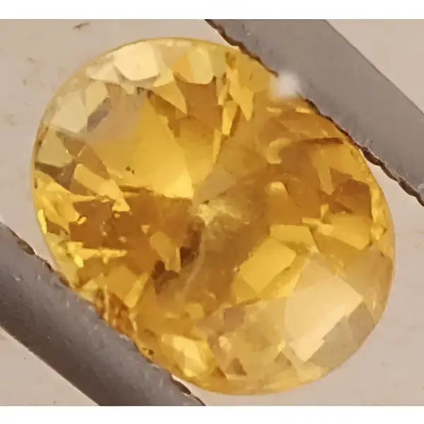 Saphir jaune naturel ovale a facettes 7x5x4 mm 1.68 carat