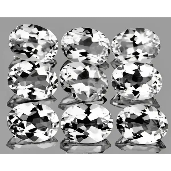 Topaze blanche naturelle ovale a facettes 5x3 mm 0.27 carat
