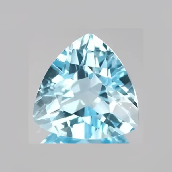 Topaze bleu ciel trilliant a facettes 10 mm 3.80 carats