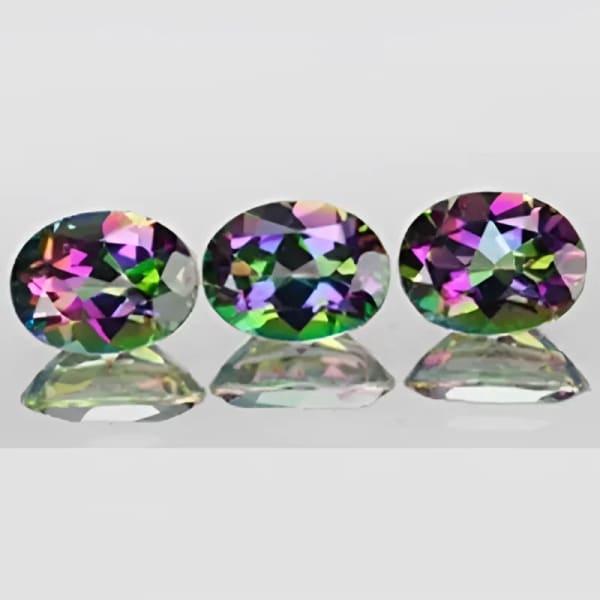 Topaze mystique taille ovale a facettes 9x7 mm 2.25 carats