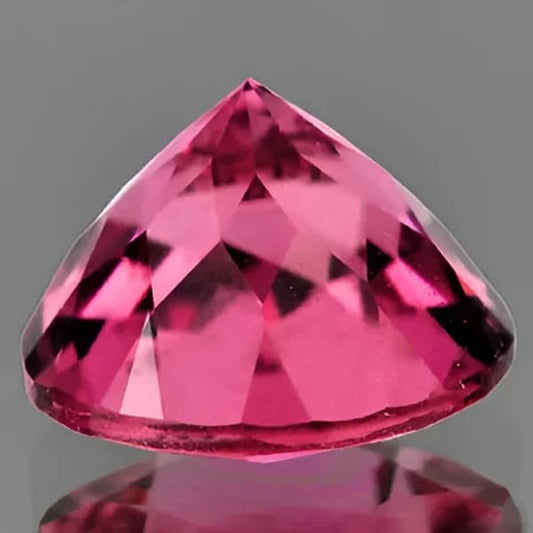 Tourmaline rose ou rubellite ronde a facettes 5 x 3.6 mm 0.57 carat