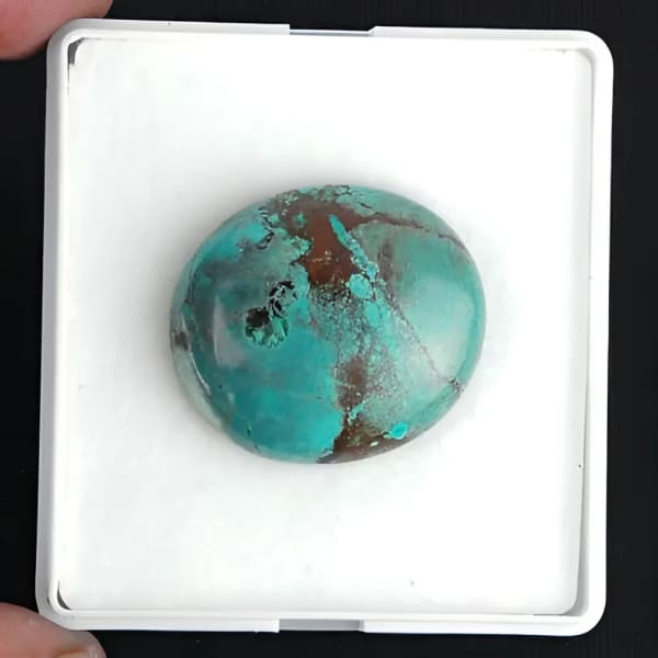 Turquoise taille ovale cabochon 33x29x9 mm 59.00 carats