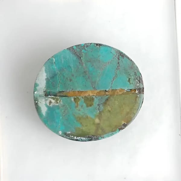 Turquoise taille ovale cabochon 33x29x9 mm 59.00 carats