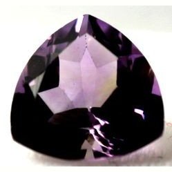 Améthyste taille trilliant a facettes 8x8 mm 1.51 carats