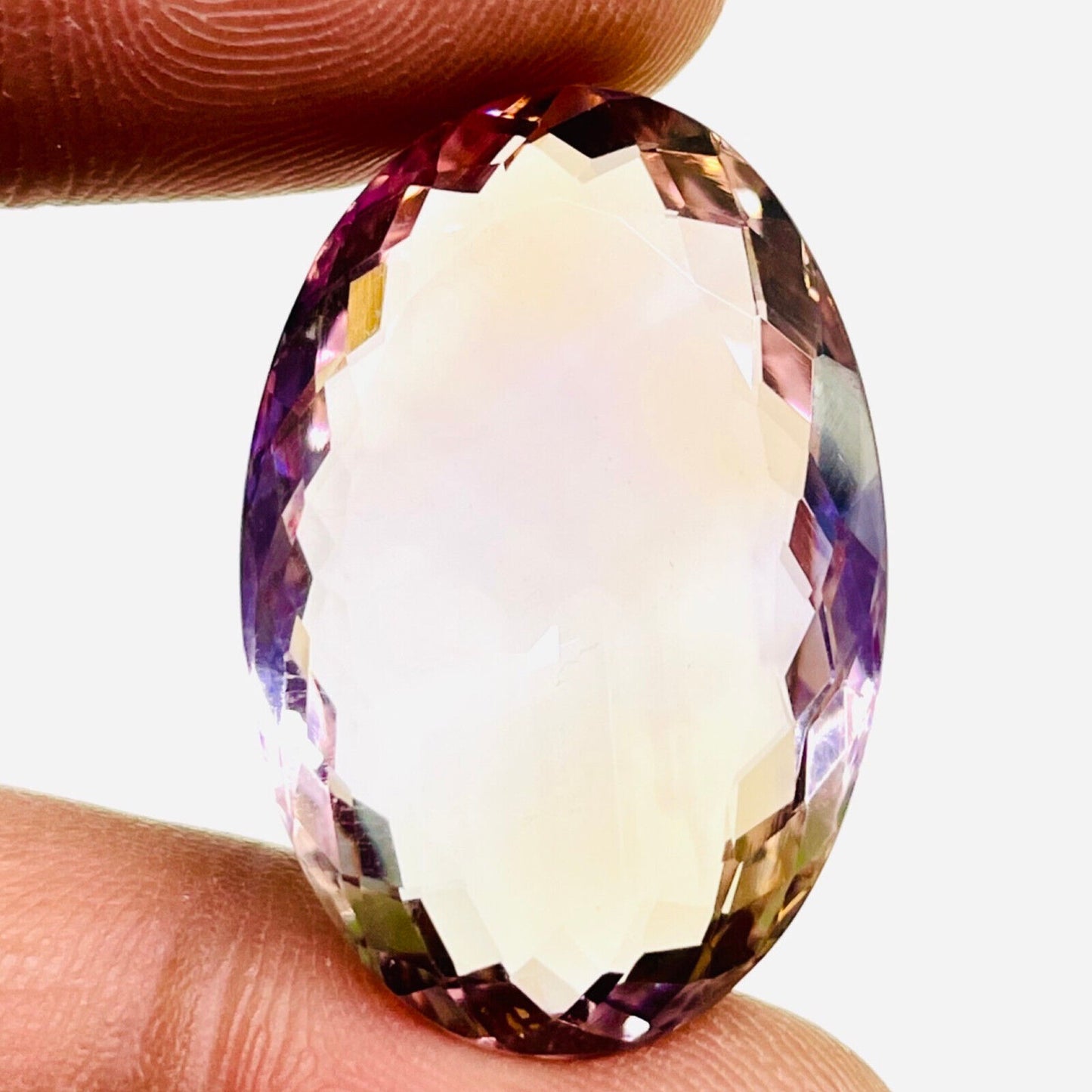 Ametrine ovale a facettes 30x20x9 mm 36.00 carats