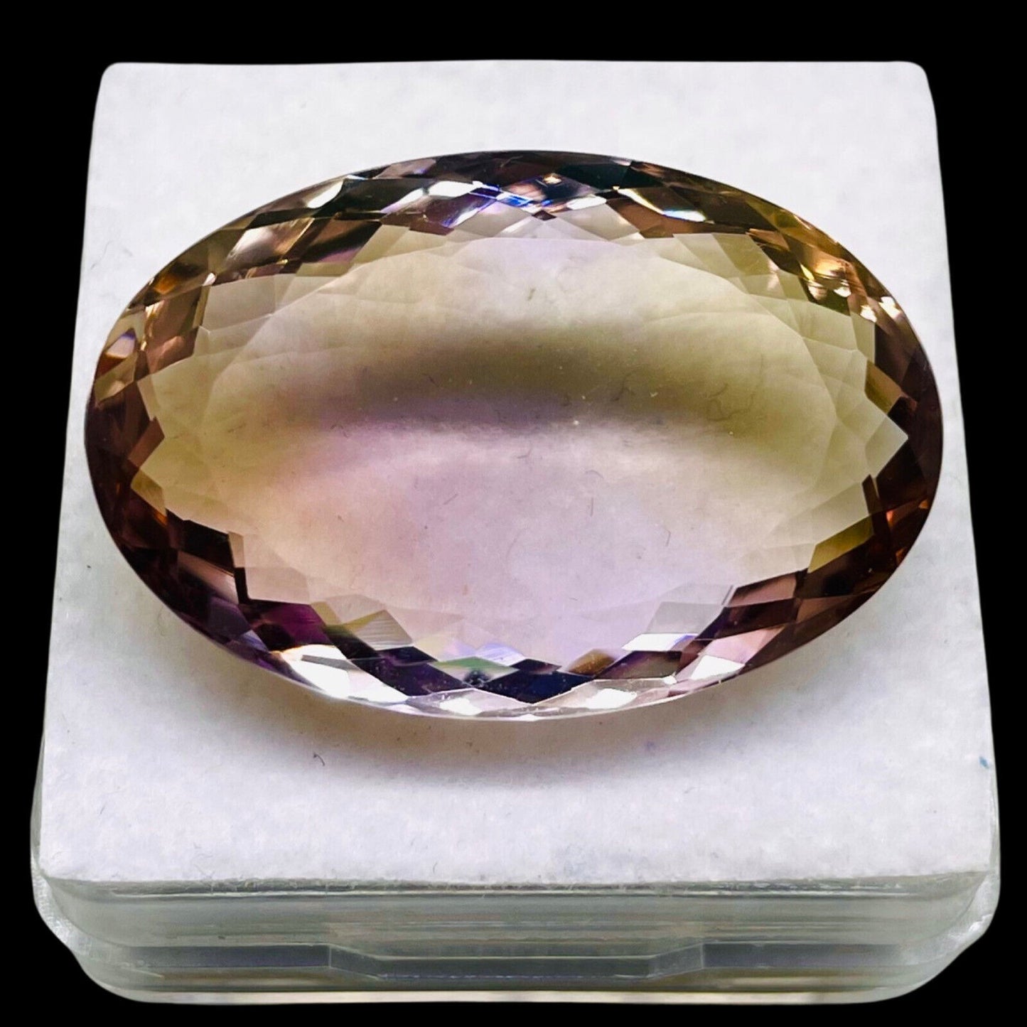 Ametrine ovale a facettes 30x20x9 mm 36.00 carats