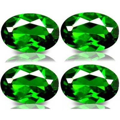 Diopside chrome ovale a facettes 6x4 mm 0.55 carat