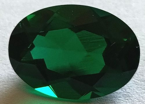 Emeraude hydrothermale ovale a facettes 14x10 mm 5.50 carats