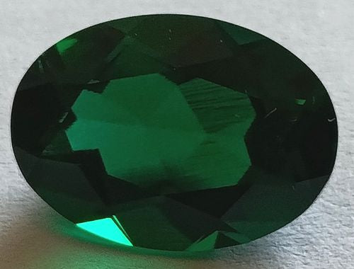 Emeraude hydrothermale ovale a facettes 14x10 mm 5.50 carats