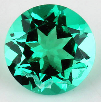 Emeraude hydrothermale ronde a facettes 8 mm 1.80 carat