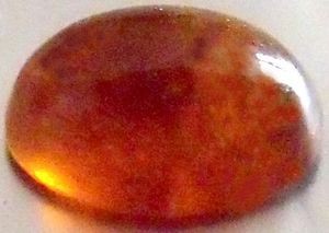 Grenat hessonite ovale cabochon 6x4 mm 0.61 carat