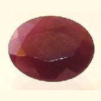 Rubis naturel ovale a facettes 8x6 mm 1.90 carat