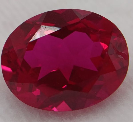 Rubis synthétique rouge ovale 11x9 mm – 4.80 ct (Verneuil) sur fond blanc 1