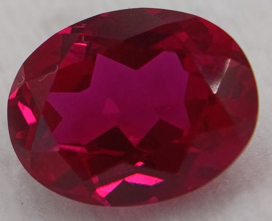 Rubis verneuil ovale a facettes 9x7 mm 2.40 carat sur fond blanc 1