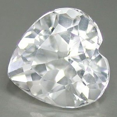 Topaze blanche coeur a facettes 4x4 mm 0.61 carats