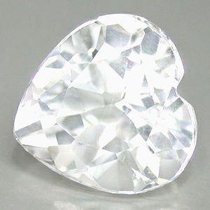 Topaze blanche  coeur a facettes 8x8 mm 2.20  carats
