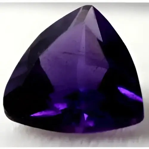 Améthyste Afrique trilliant a facettes 6x6 mm 0.70 carat