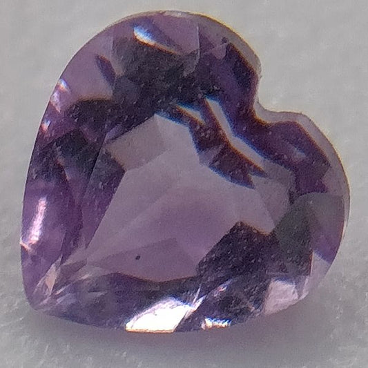 Améthyste  coeur a facettes 5 mm 0.47 carat 1