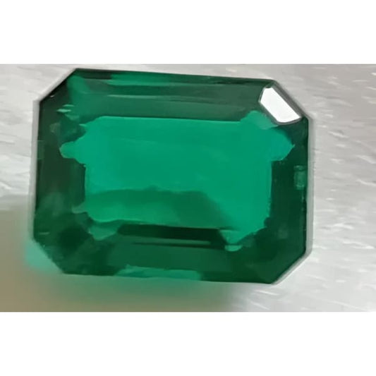 Emeraude hydrothermale octogonale  8x6 mm 1.40 carat