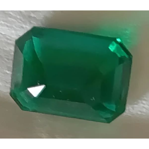 Emeraude hydrothermale   8x6 mm 1.40 carat