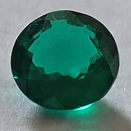 Emeraude hydrothermale ronde a facettes 5 mm 0.43 carat