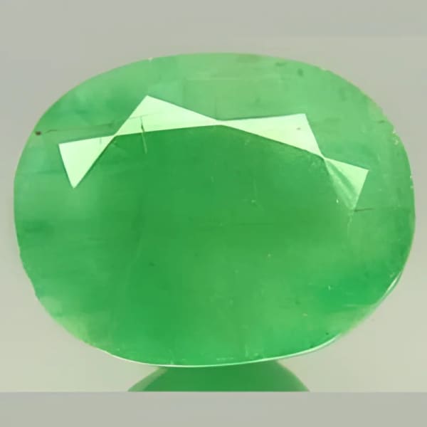 Émeraude naturelle ovale a facettes 12x9x6.5 mm 4.50 carats avec certificat