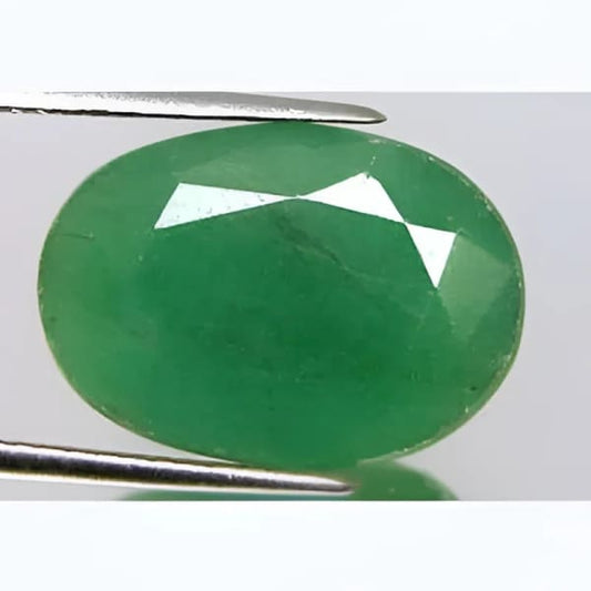 Émeraude naturelle ovale a facettes 14.5x10x5.5 mm 5.40 carats avec certificat